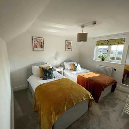 Spacious Family Friendly Cottage-3