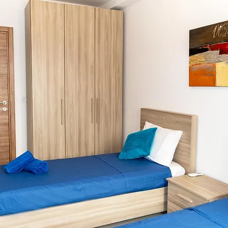 Spacious & Bright Apartment In Sliema Near Shops And Sea-3