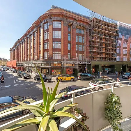 Deluxe Apartment With Terrace Over Harrods-3