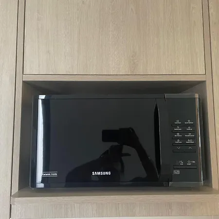 Trizen Amber 2-Bedroom Apartment With Free Wifi-3