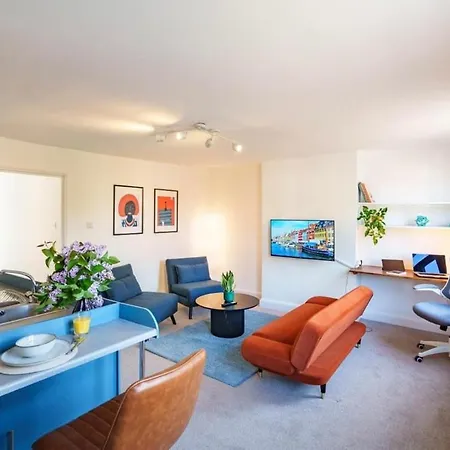 Stylish And Spacious Peckham Flat-3