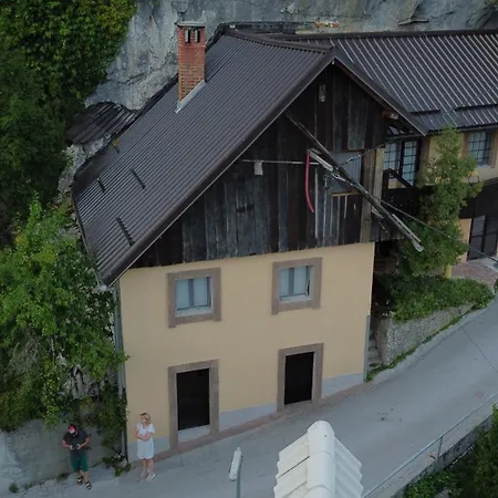 Mountain Rock Apartment-2