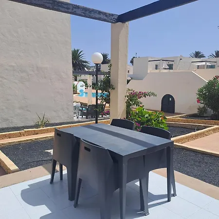 Apartamentos Alisios Con Terraza Y Piscina-3