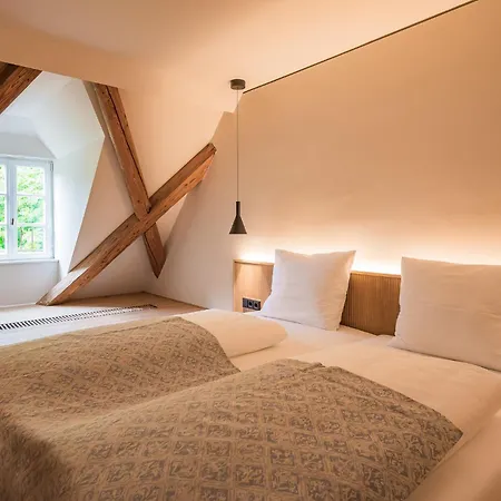 Gutshotel Menterschwaige - Heritage Boutique Hotel With Timless Elegance-3