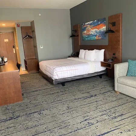 La Quinta Inn & Suites By Wyndham Louisville Ne - Old Henry Rd-3