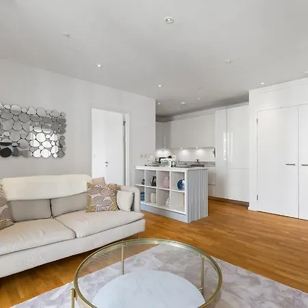 Luxury 2 Bed Apt In Olympic Village-2