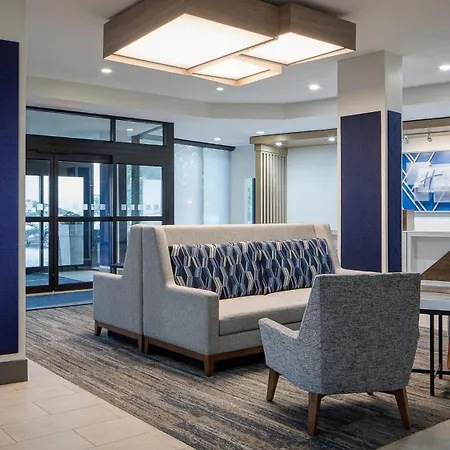 Holiday Inn Express Dallas Market Center By Ihg-3
