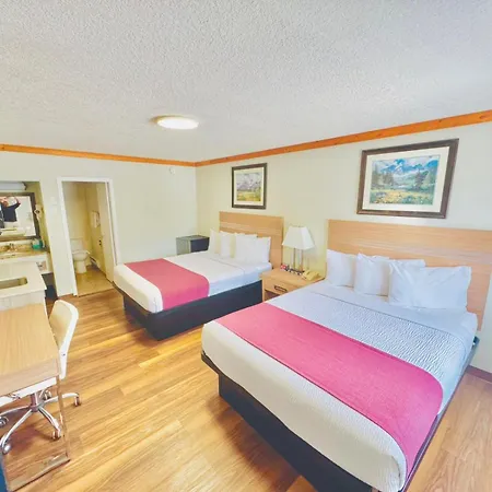 Travelodge By Wyndham Golden Sportsman Lodge-2