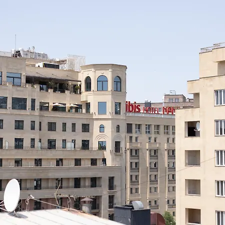 Modern 2-Bedroom Stay In Central Yerevan-3
