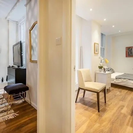 2 Bedrooms 2 Bathrooms Harrods-2