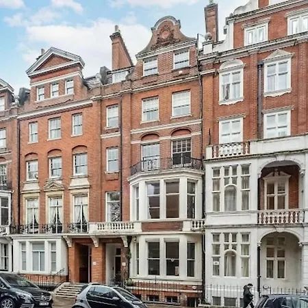 2 Bedrooms 2 Bathrooms Harrods-3