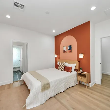 Stylish & Cozy Mins To Downtown With Backyard-3