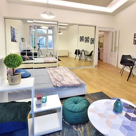 M&M Apartment-Fovam Ter-2