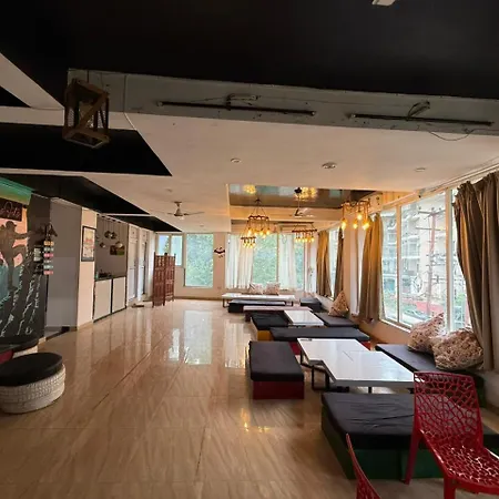 Hotel Shiv Palace Yoga World Retreat-3