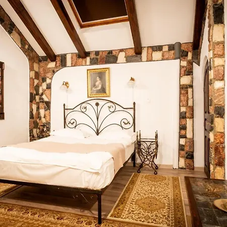 Hunter Prince Castle Hotel-2