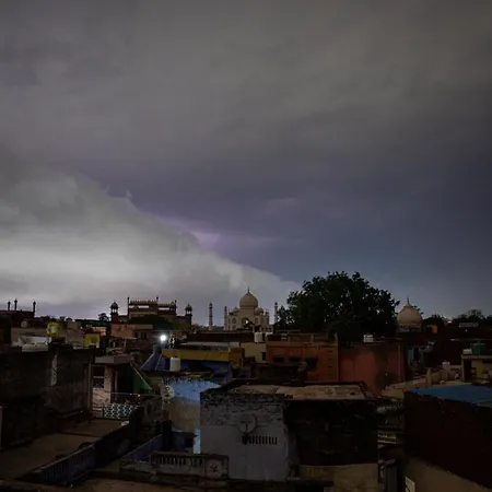 Joey'S Hostel Agra - 200M From Taj Mahal-2