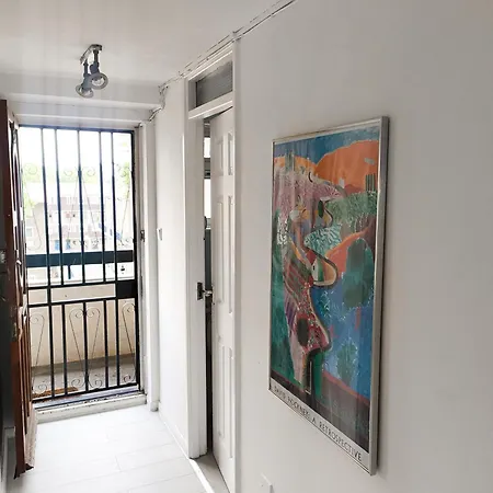 Modern, Bright Large Room - Near Bow Road Station-2