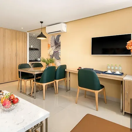 Bella Merry Hotel And Apartment - 100M To The My Khe Beach-3
