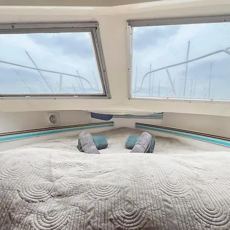 Nuit Insolite Sur Un Bateau Au Coeur De Bordeaux-2