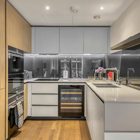 Battersea Power Station 2Br 2Ba Riverside-3