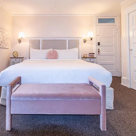 Inn On Charlotte Boutique Hotel-2