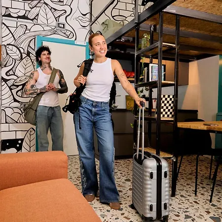 Madama Hostel & Bistrot-3