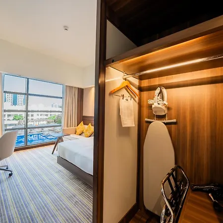 Hampton By Hilton Dubai Airport-3