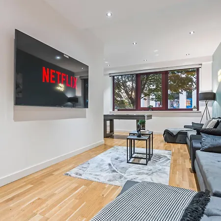 Spacious Central Leeds Flat - Sleeps 8 With Pool Table-2