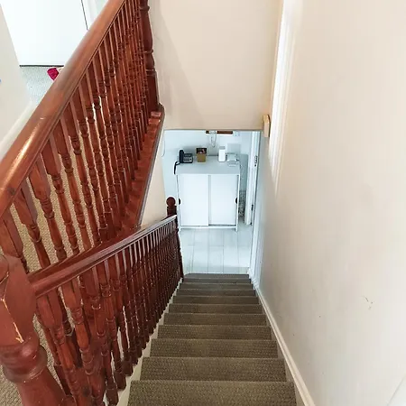Modern, Bright Large Room - Near Bow Road Station-3