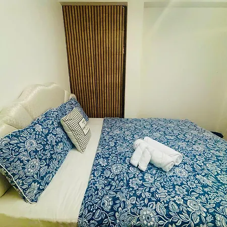 Ree House Sukhumvit Adults Only Guesthouse Near Mrt-2