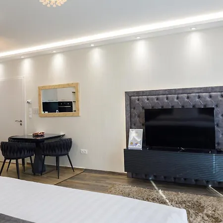 Rebany Apartman 2 Central Location-3
