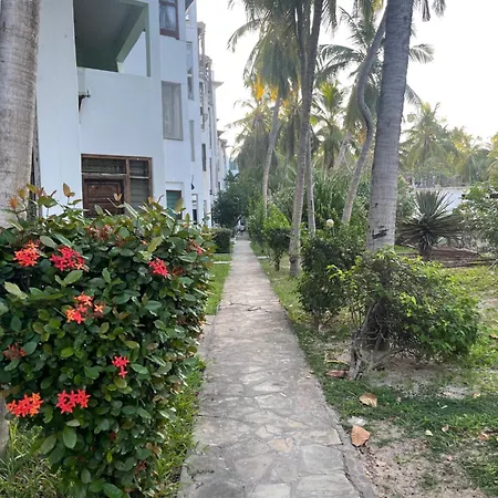 Dada Luxury Suites Beachfront Tropical Paradise-2