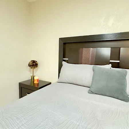 Spacious Home Sleeps 12 Ideal For Groups-3