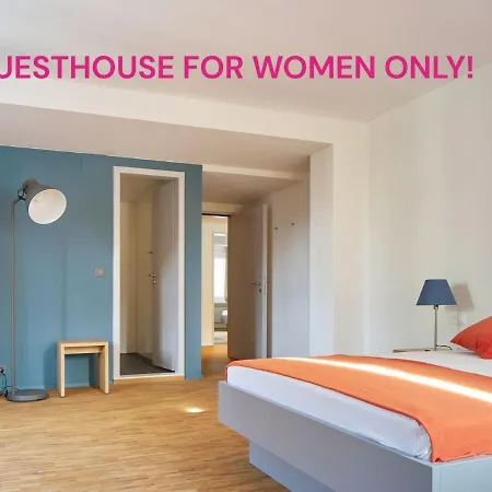 Josephine'S Guesthouse - Women Only With Rooftop And Community Area-3
