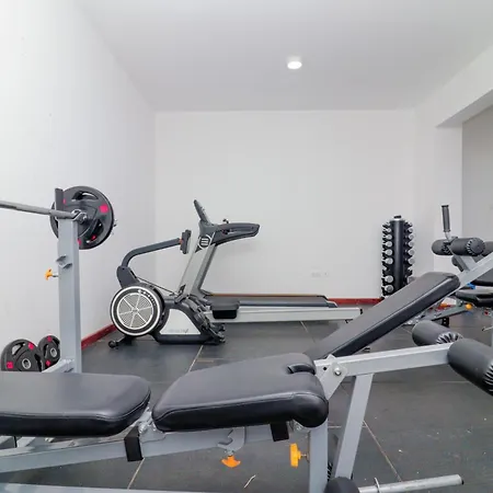 Spacious 2 Bed Kilimani With Balcony Views, Roof Top Pool And Gym-3
