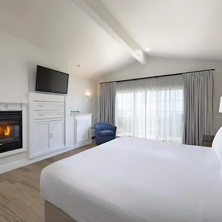 Cambria Landing Inn And Suites-2