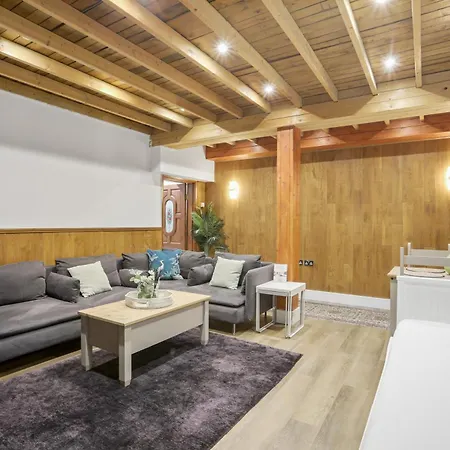 Spacious 2 Bedroom Flat Near Hyde Park By Beiroom-3