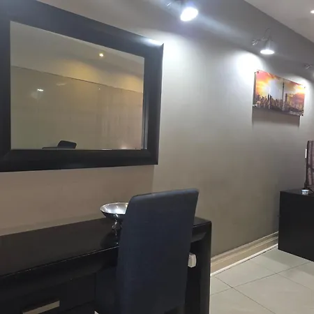 Glammys Suites At Hydro Park-3