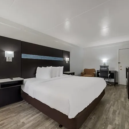 Quality Inn & Suites Airport-3