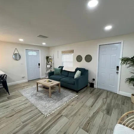 Stylish Chic King Bed Ybor Dt-2