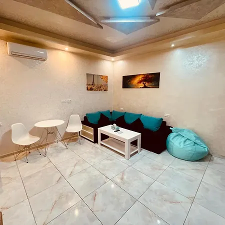 Luxury Apartment With Jacuzzi On Republic Square-3