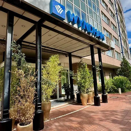 Wyndham Hannover Atrium-3