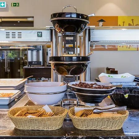 Ramada By Wyndham Lisbon-2