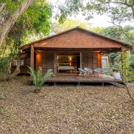Makakatana Bay Lodge-2