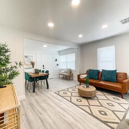 Homey Cozy Newly Renovated Stylish&Chic-3