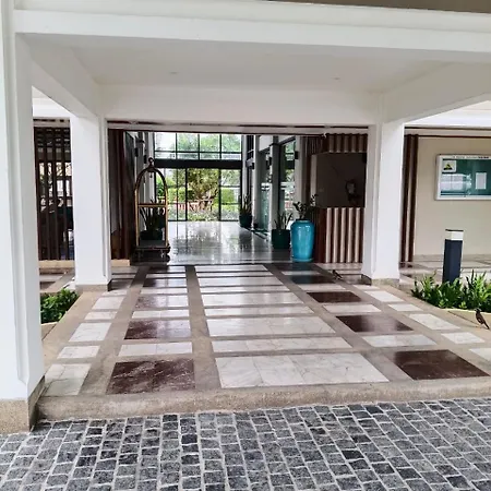 Stylish Seaside Apartment On Laguna Golf Course-3