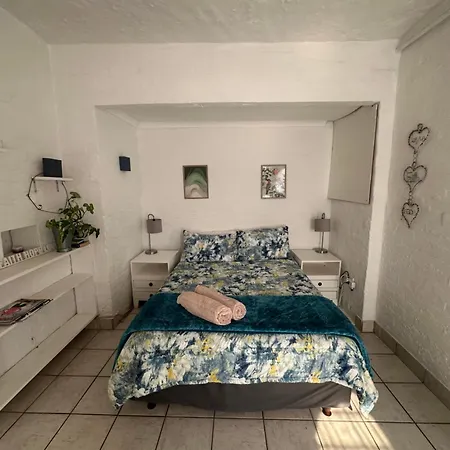 Corner Cottage - All To Yourself-3