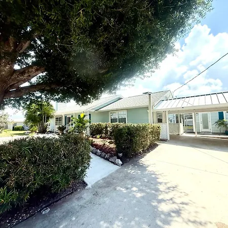 Beautiful Waterfront Home Less Than 7 Mins To Beaches-2