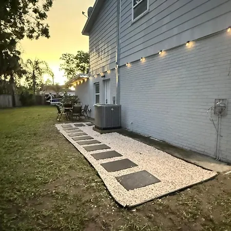 Bright 2Br- Near Busch Gardens & Tampa Fun-3