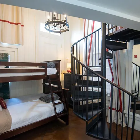 Engine 24 Firehouse Bed & Breakfast-2